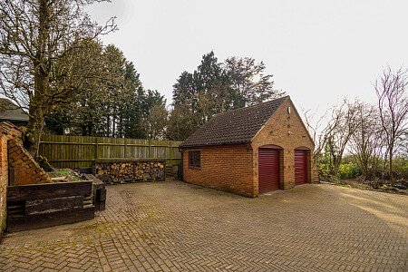 Large conservatory colourful house-  - Filming Locations Locations Direct -70