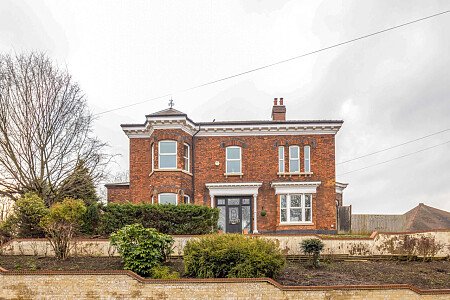 Large conservatory colourful house-  - Filming Locations Locations Direct -74