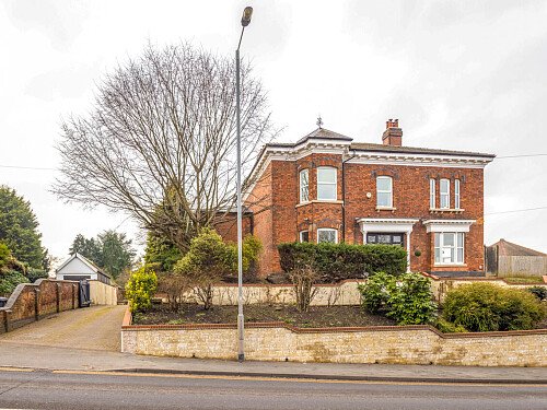 Large conservatory colourful house-  - Filming Locations Locations Direct -73