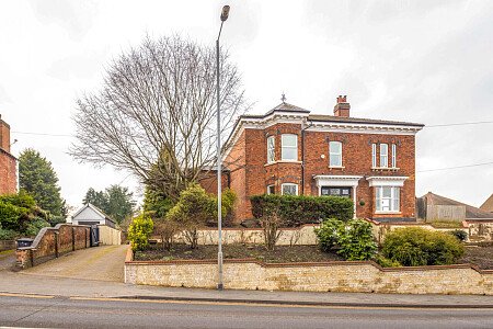 Large conservatory colourful house-  - Filming Locations Locations Direct -73