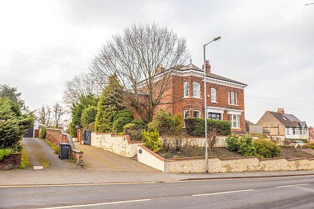 Large conservatory colourful house-  - Filming Locations Locations Direct -77