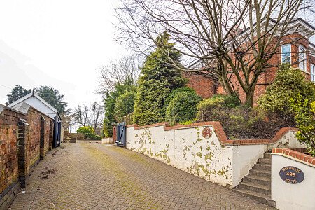 Large conservatory colourful house-  - Filming Locations Locations Direct -78