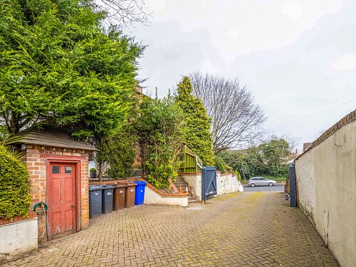 Large conservatory colourful house-  - Filming Locations Locations Direct -79