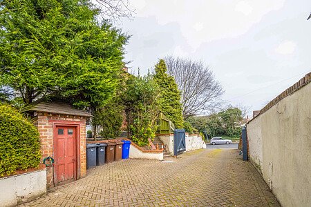 Large conservatory colourful house-  - Filming Locations Locations Direct -79