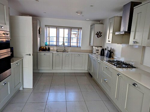 47 Swords Drive, RG456GS (3)