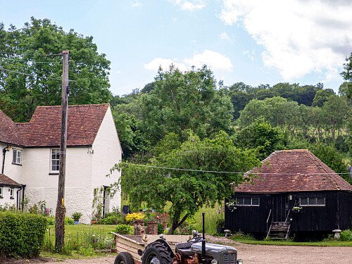 Lower Austin Lodge Farmhouse Exteriors3