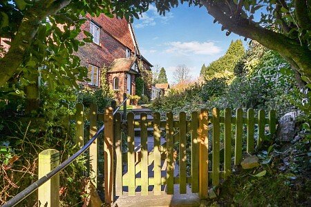 1180507526 - Marlow Cottage,  Mill Lane,  Chiddingfold Surrey, GU8 42