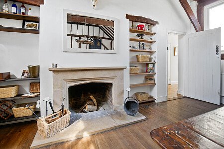 1445243853 - The Barn, Puttenham, Guildford, GU3 14