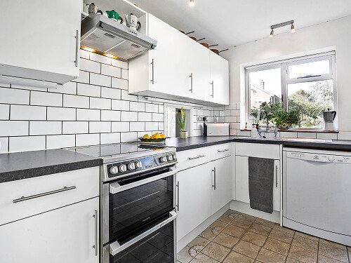 1445243853 - The Barn, Puttenham, Guildford, GU3 15