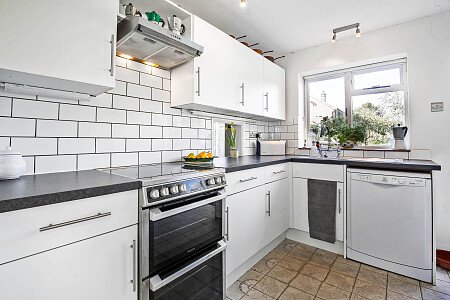 1445243853 - The Barn, Puttenham, Guildford, GU3 15