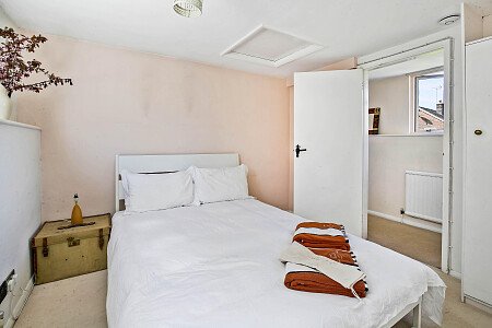 1445243853 - The Barn, Puttenham, Guildford, GU3 27