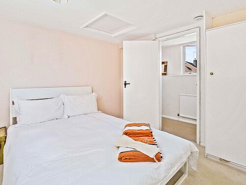 1445243853 - The Barn, Puttenham, Guildford, GU3 28