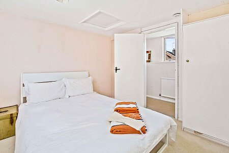 1445243853 - The Barn, Puttenham, Guildford, GU3 28