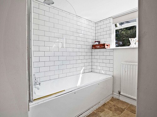 1445243853 - The Barn, Puttenham, Guildford, GU3 31