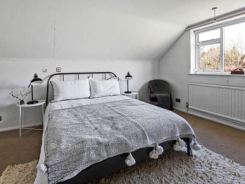 1445243853 - The Barn, Puttenham, Guildford, GU3 32