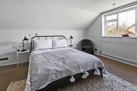 1445243853 - The Barn, Puttenham, Guildford, GU3 32