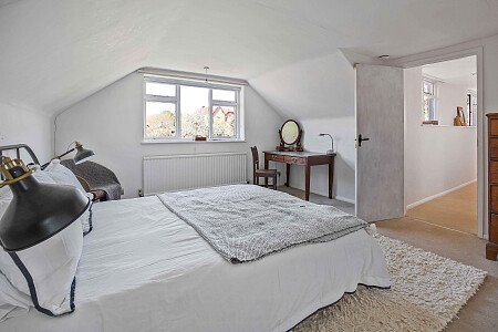 1445243853 - The Barn, Puttenham, Guildford, GU3 33