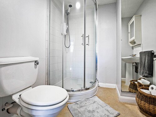 1445243853 - The Barn, Puttenham, Guildford, GU3 34