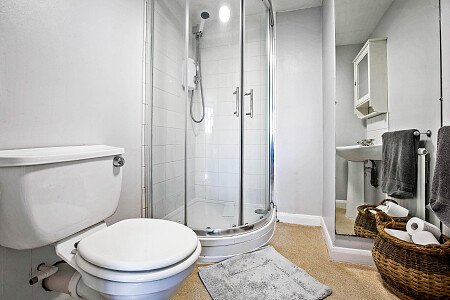 1445243853 - The Barn, Puttenham, Guildford, GU3 34