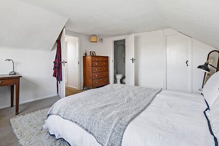 1445243853 - The Barn, Puttenham, Guildford, GU3 37