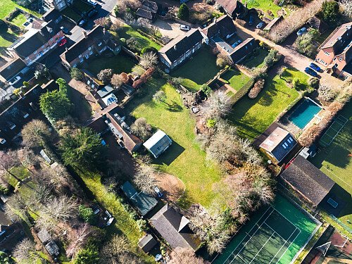 1413338587 - The Street, Puttenham, GU3 1AT 38