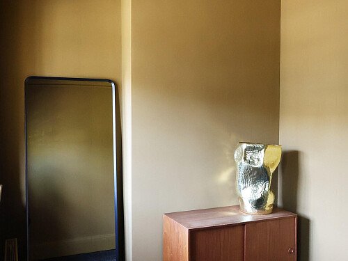 01 Entrance - Tom Dixon vase