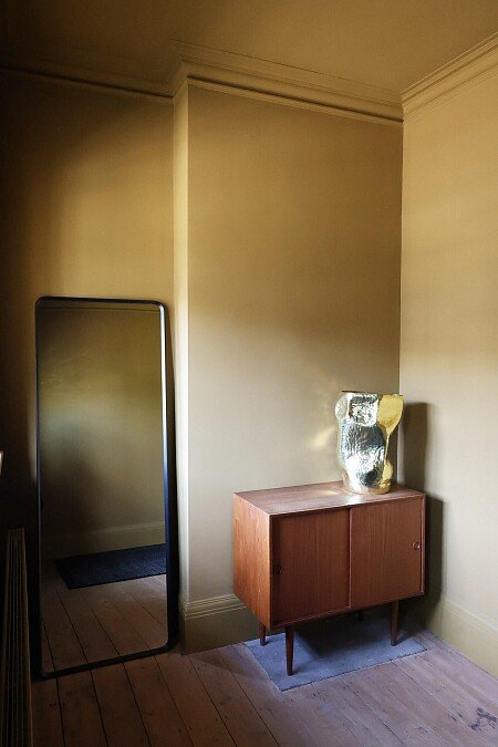 01 Entrance - Tom Dixon vase