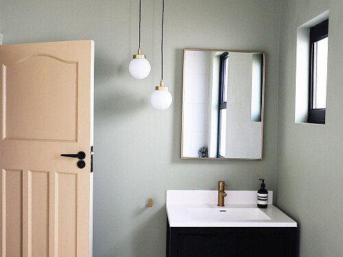 09 Bathroom - Mirror