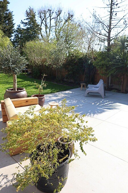 11 Garden - View from side