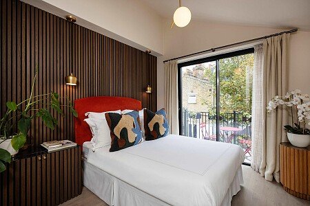 Bedroom_ Ensuite_ Panelling_PrivateTerrace