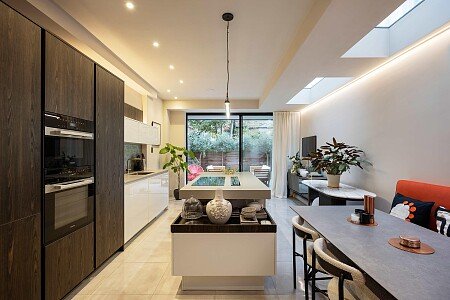 Kitchen Diner_Sliding Doors_Indoor Outdoor Flow_Contemporary Kitchen_Kitchen Island_Garden Access_Integrated Appliances