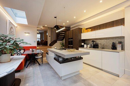 Kitchen_Poggenpohl_kitchenisland_Marble table