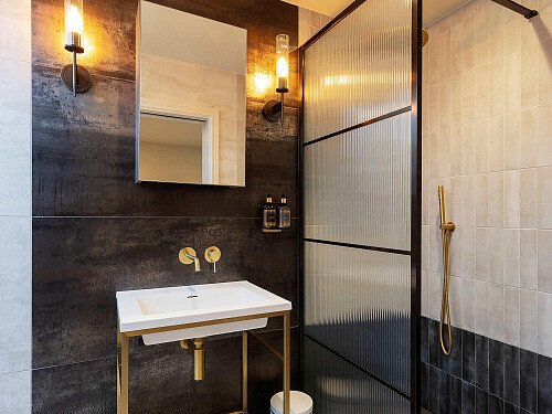 LuxuryBathroom_Loft Bedroom_ Reeded Shower