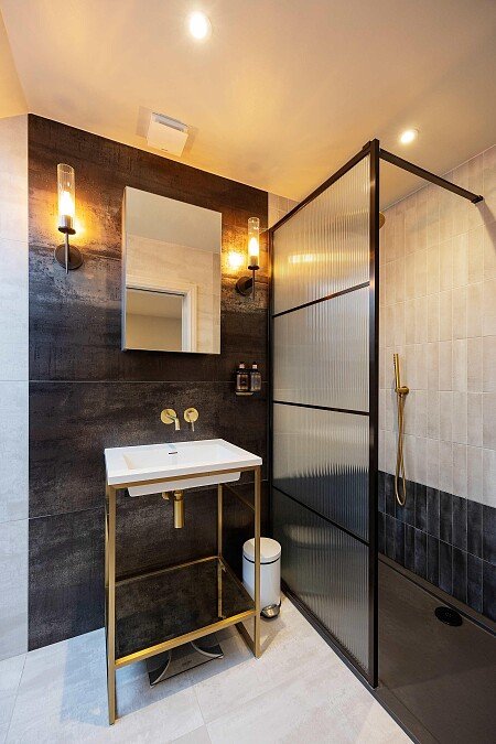 LuxuryBathroom_Loft Bedroom_ Reeded Shower
