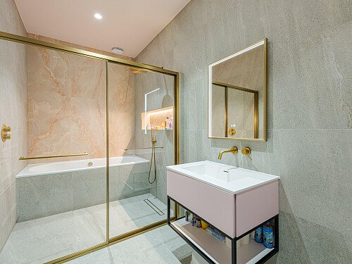 Location Creation: Wynn House: Ensuite
