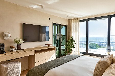 DKollection_TheCliff_1799_Final copy