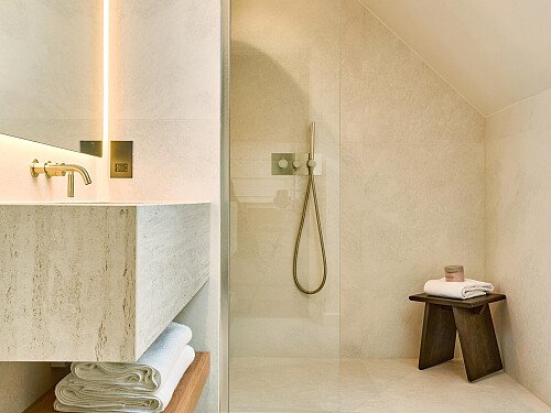 DKollection_TheCliff_2032_Final copy