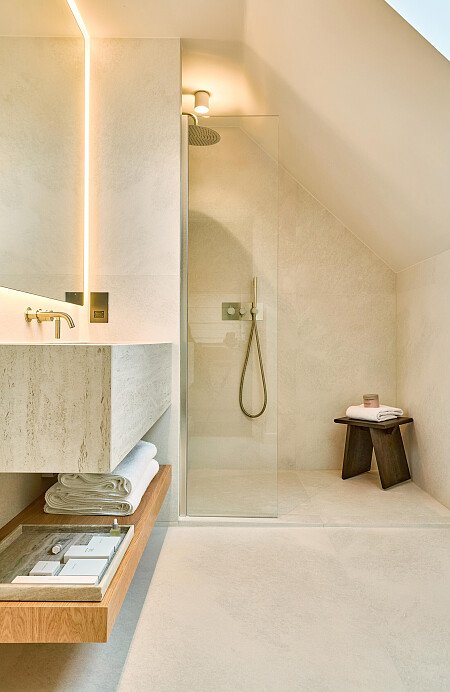 DKollection_TheCliff_2032_Final copy