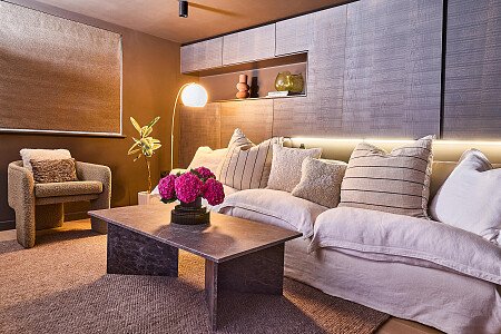 DKollection_TheCliff_2043_Final copy