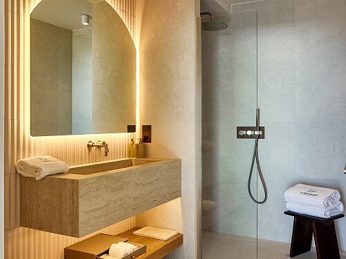 DKollection_TheCliff_Unretouched_0311 copy 2