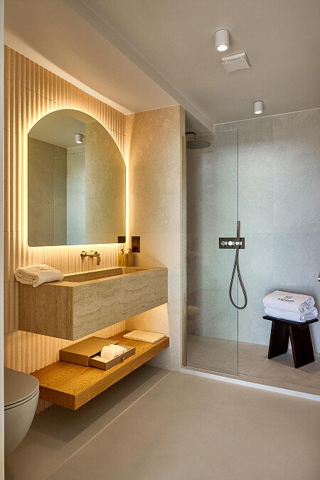 DKollection_TheCliff_Unretouched_0311 copy 2