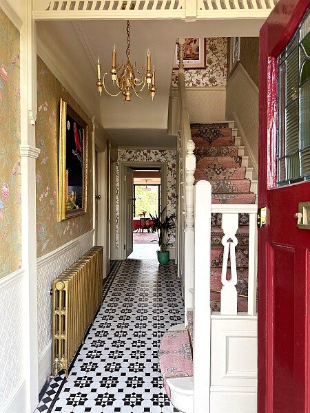 4 View Through Colourful House