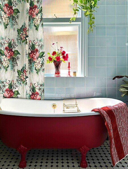5 Red Bath