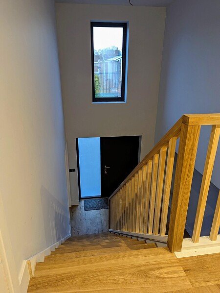 MOSSWAY.INT.ENTRANCE HALL