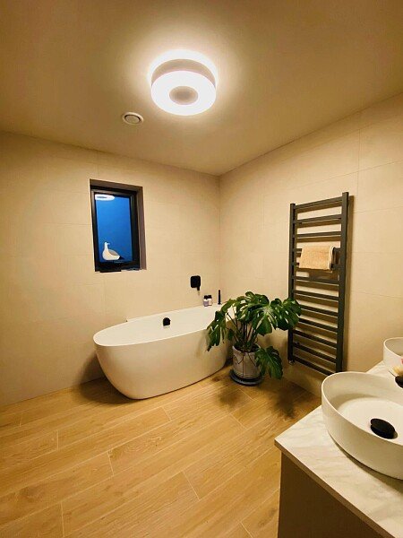 MOSSWAY.MAIN ENSUITE