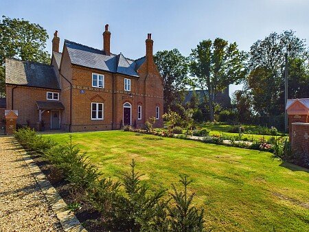 CAM03441G0-PR0108-STILL031