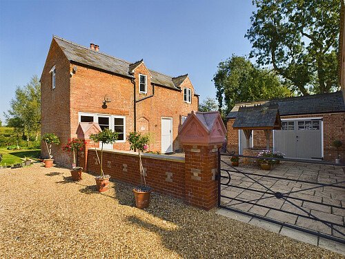 CAM03441G0-PR0108-STILL032