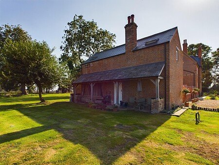 CAM03441G0-PR0108-STILL034