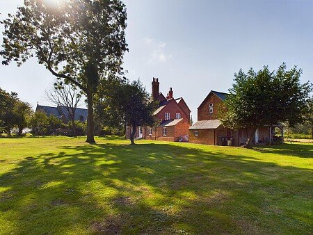 CAM03441G0-PR0108-STILL036