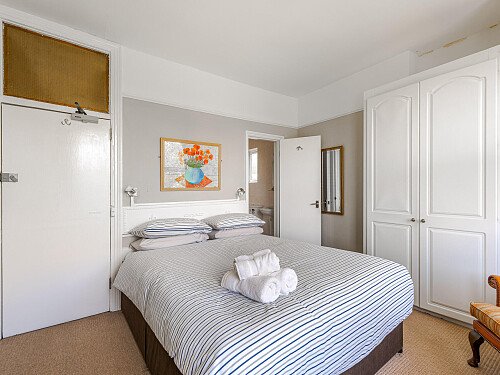 Location Creation Website 30: Brook Hotel: Double bedroom  (1)